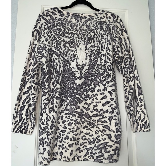 Vintage LE CHOIS EMBELLISHED GRAY & CREAM LEOPARD SWEATER - SIZE M - Picture 2 of 4